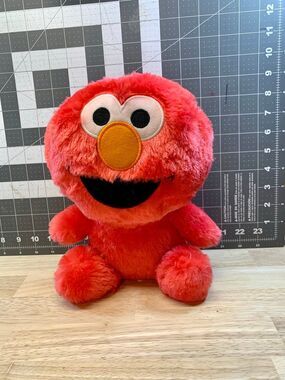 Sesame Street Elmo Plush – Toy Factory 2022 Stuffed Animal